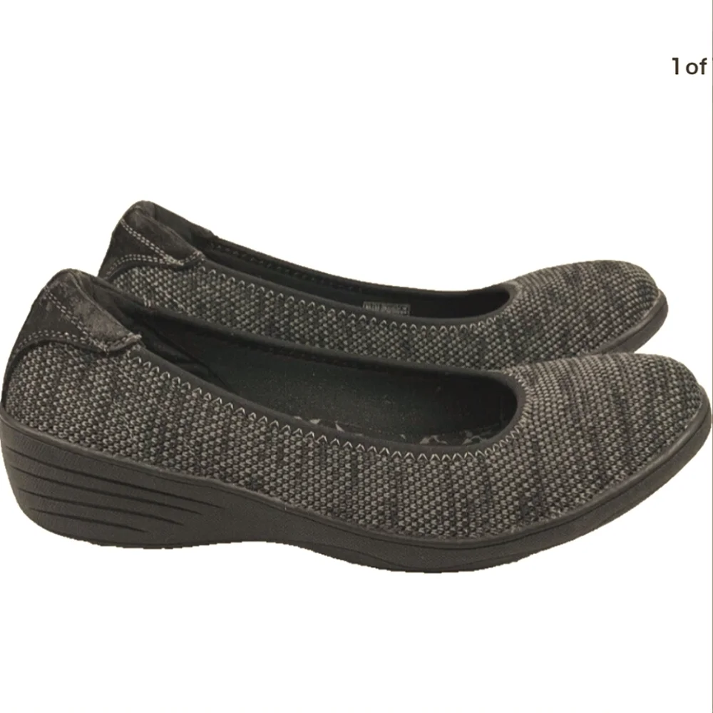 SKECHERS STRETCH FIT slip on round toe gray/black knit perfect for fall …